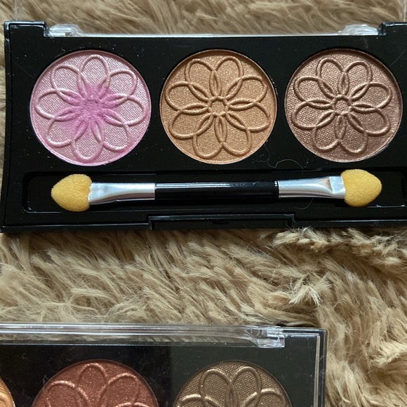 Bundle of three eyeshadow palettes - Picture 2 of 4